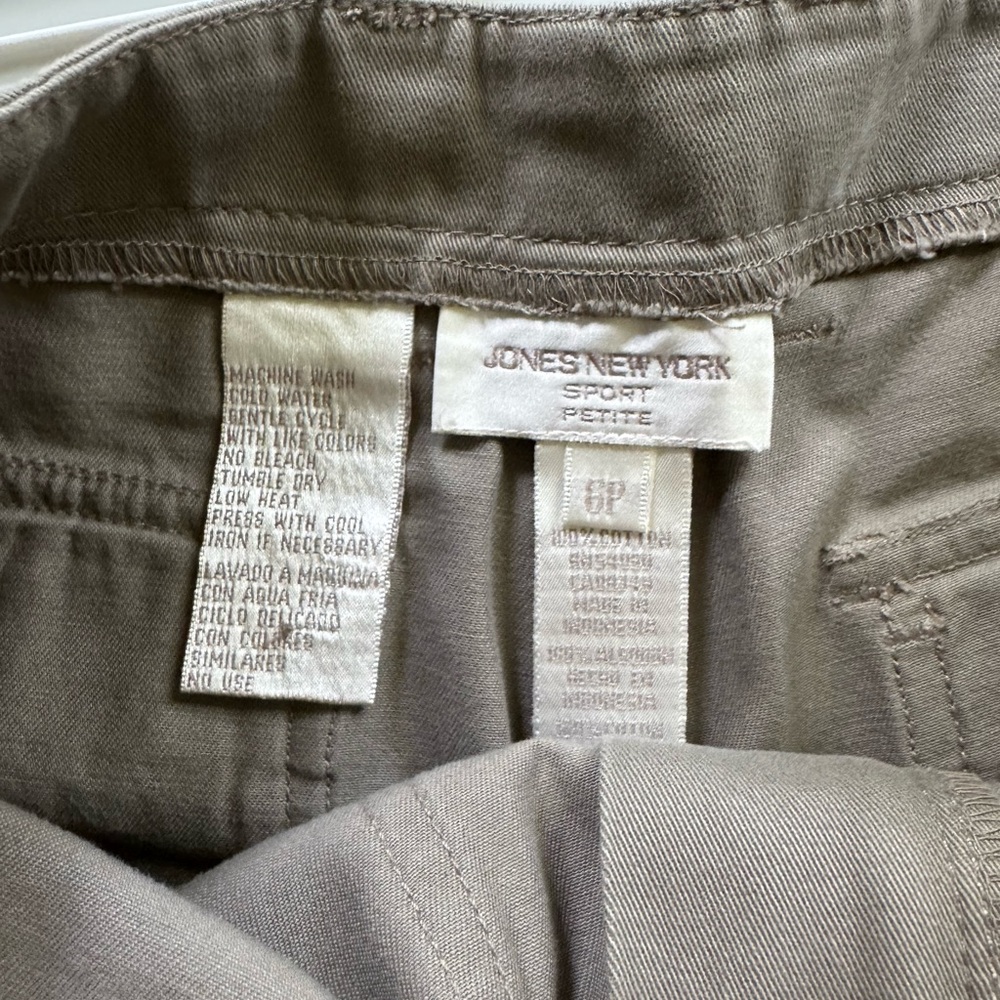 Jones New York Cargo Shorts - Taupe - Picture 3 of 4